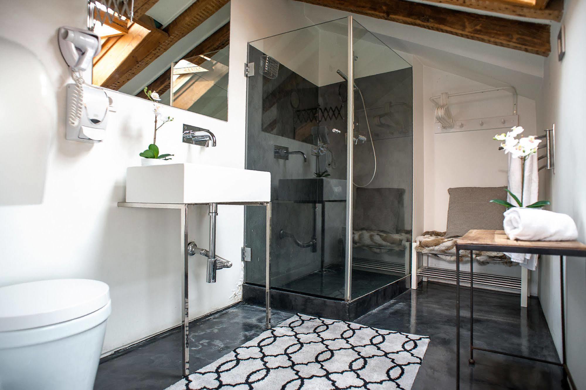 No Limit Bairro Alto Hostal